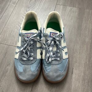 Back 70 Blue and White sneakers